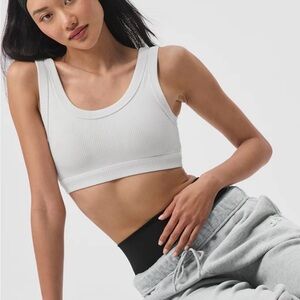 Alo Yoga white wellness bra top ribbed scoop neck size medium